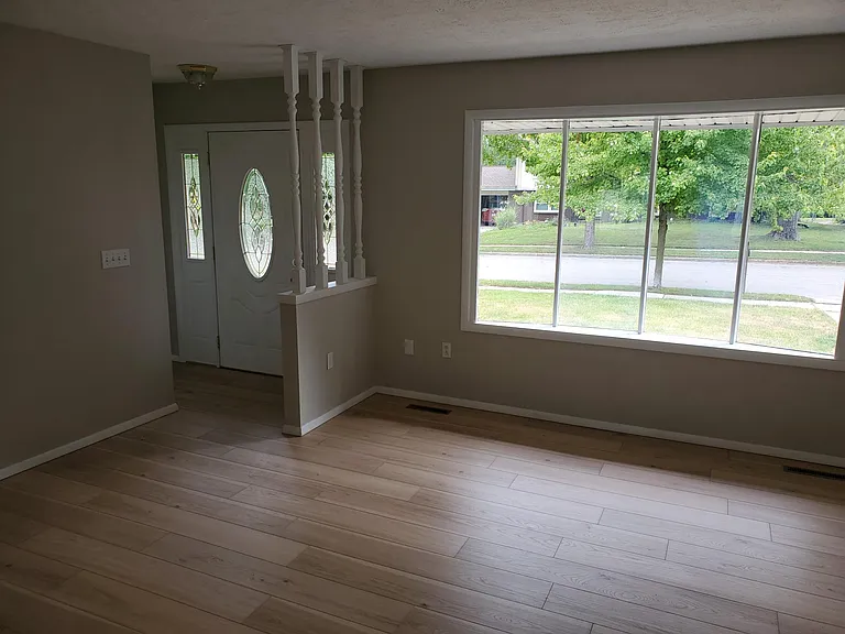 115 Camelot Dr — Photo 2
