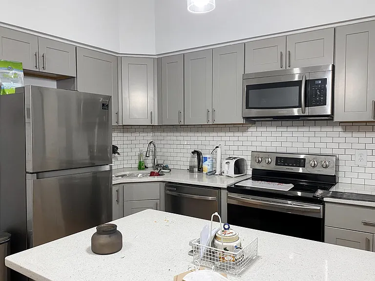 1935-37 Chestnut St #37-1R — Photo 2