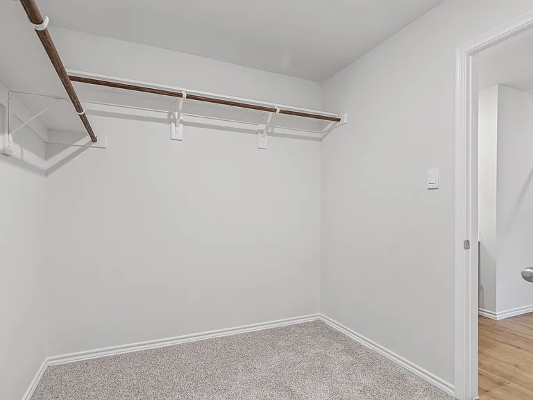 13197 Enclave Pkwy — Photo 23