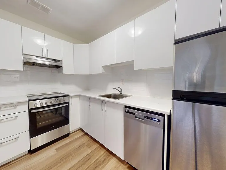 1196 Shillington Ave — Photo 16