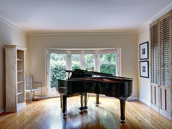 4th image of 755 N Harper Ave