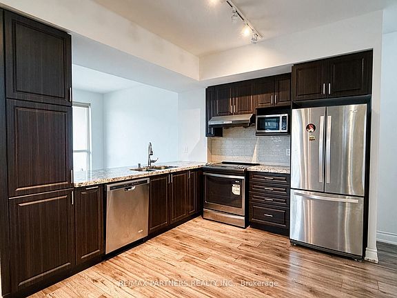 4th image of 38 Cedarland Dr #605