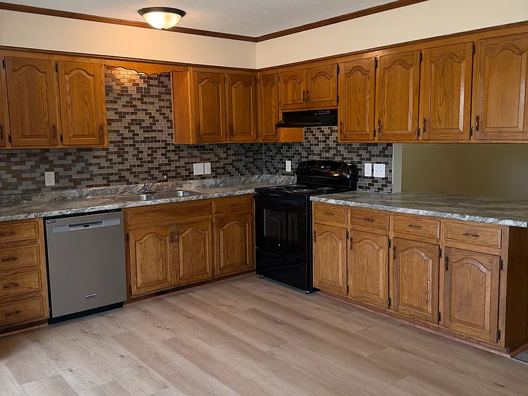 1315 Rockhill Cir — Photo 3