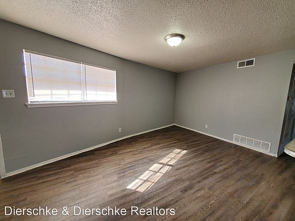 5th image of 902 Shiloh St #908-14
