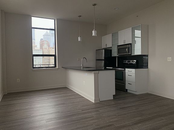 4th image of 1830 Lombard St APT 307