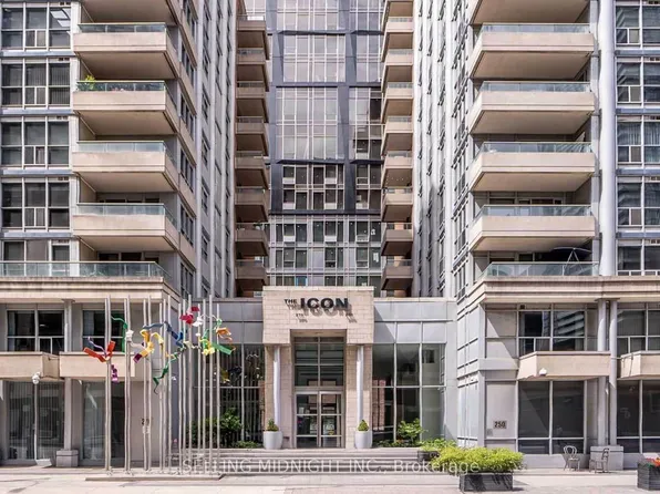 270 Wellington St W, Toronto, ON