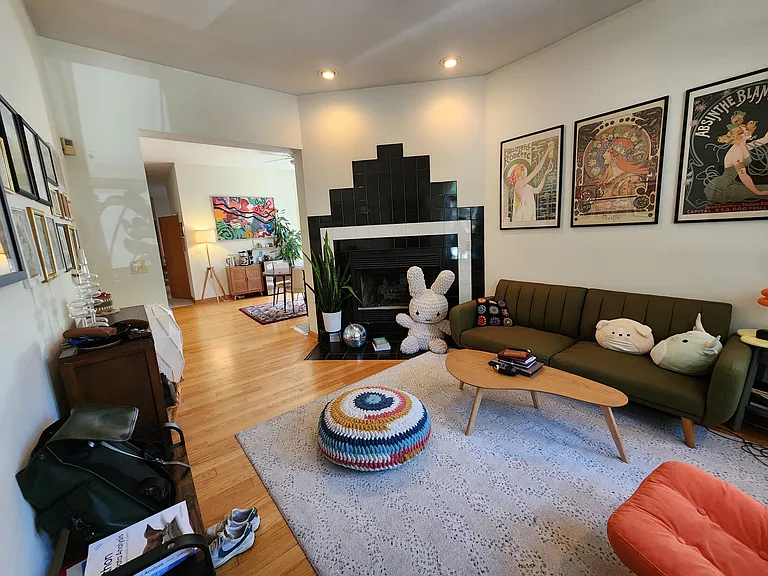 1241 N Wolcott Ave #1 — Photo 2