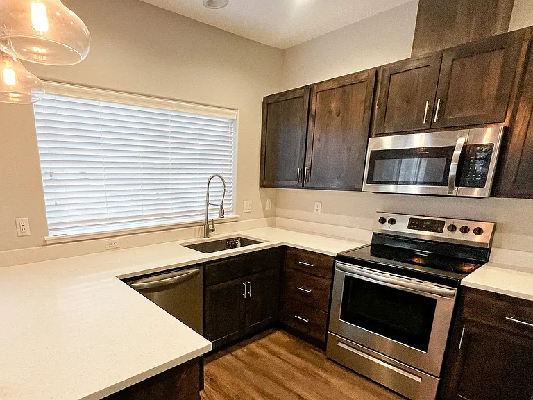 5727-5729 Honey Bee St S — Photo 8