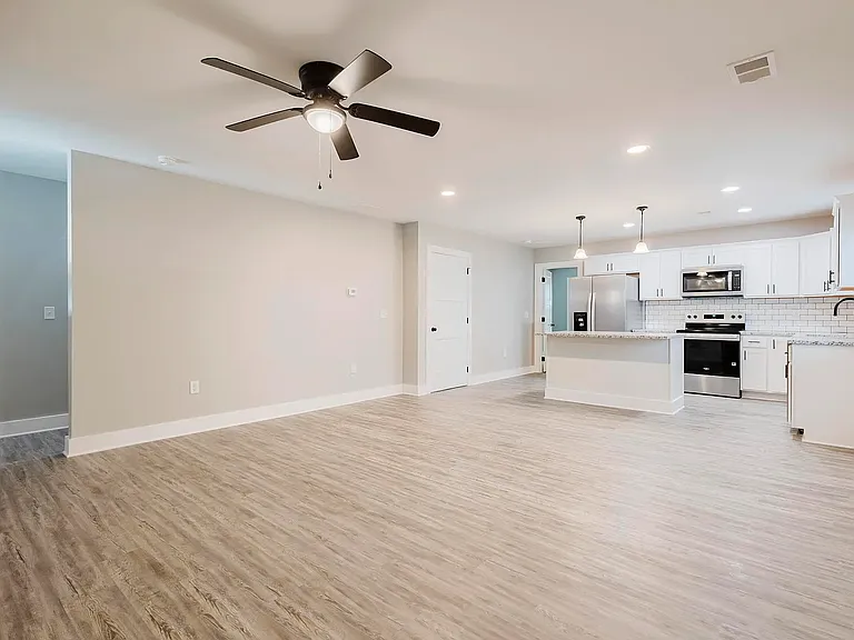 326 Elm St — Photo 10
