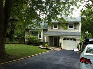 171 Sand Spring Dr, Eatontown, NJ 07724