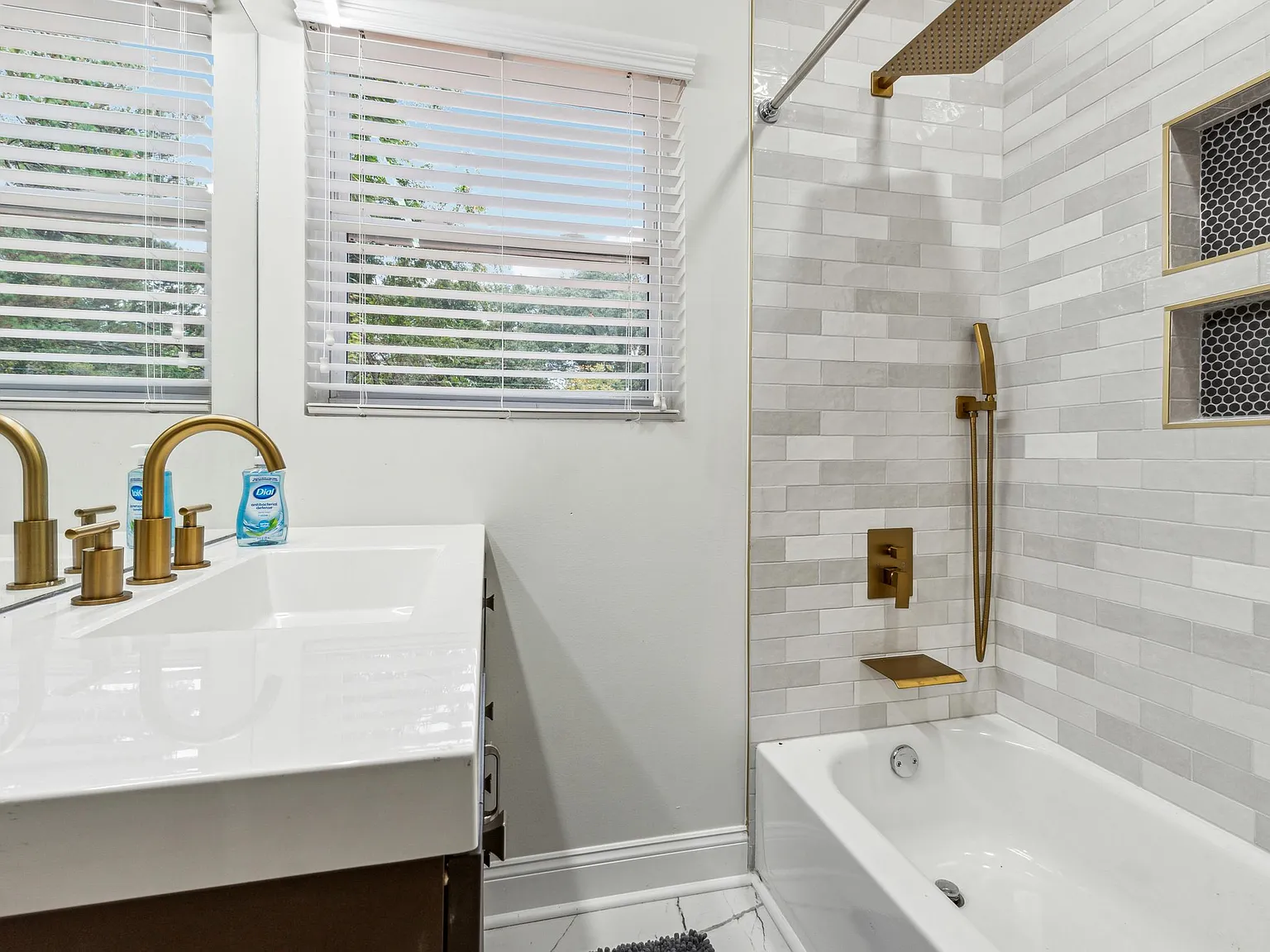 4 bed, 7.5 bath, 2500 sqft, $888 — Photo 3