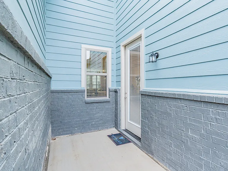 9713 Thorncrown Ln — Photo 37