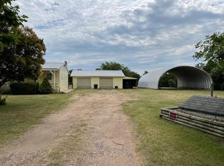 306 Cottonwood Dr, Great Bend, KS 67530