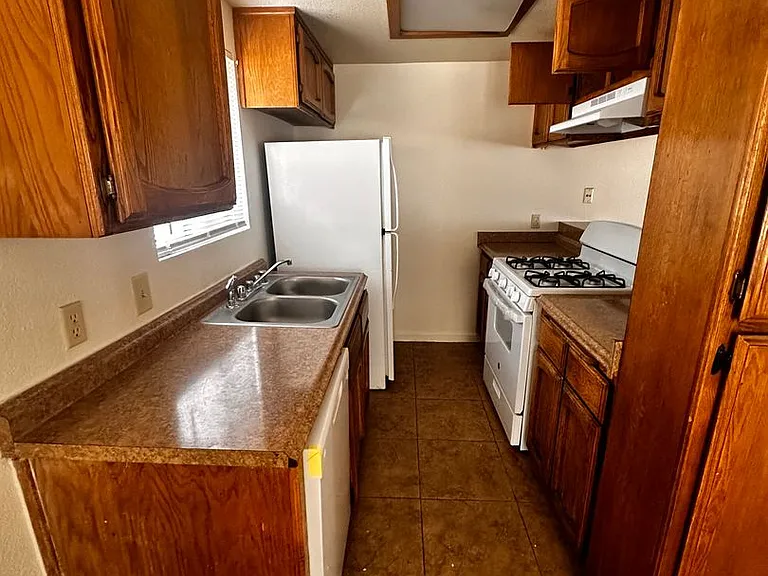 2813 Villalovos Ct — Photo 8
