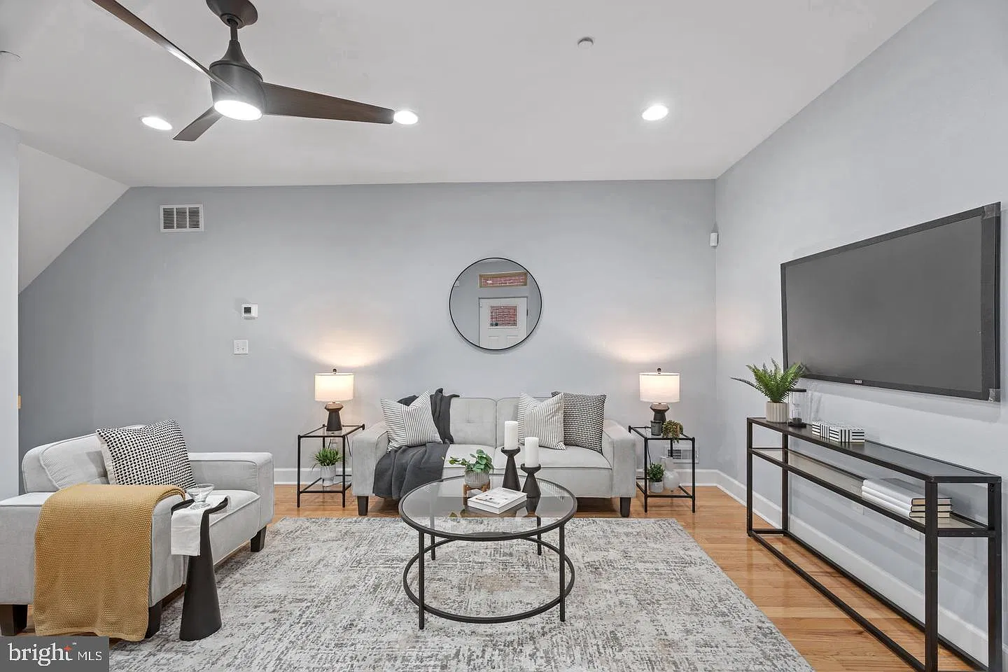 2 bed, 2.0 bath, 1418 sqft, $2,200 — Photo 1