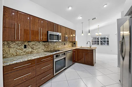 7558 Ironbridge Cir Photo 1
