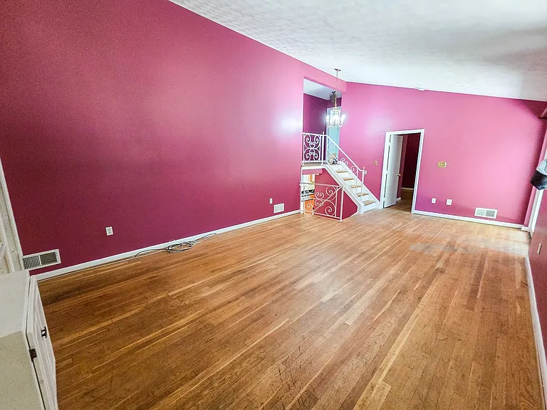 305 Hillsboro Dr — Photo 9