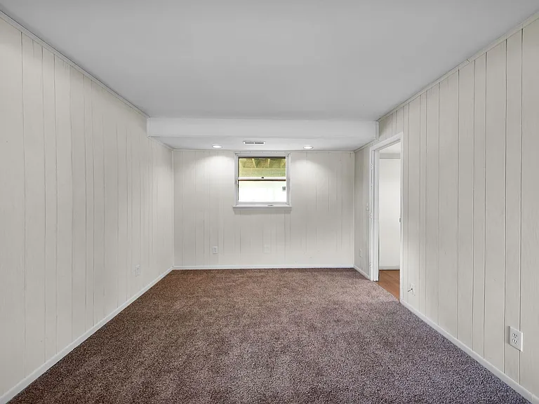 2700 Queenswood Dr — Photo 27