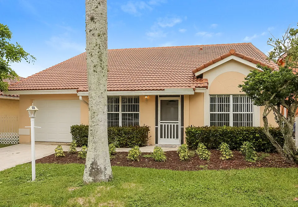 11117 Lakeaire Cir