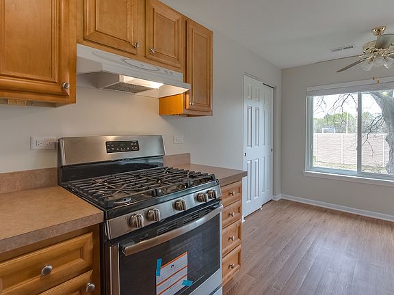 3rd image of 901 Yosemite Trl APT D