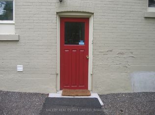 2163 King Rd #D, King, ON L7B 1G3