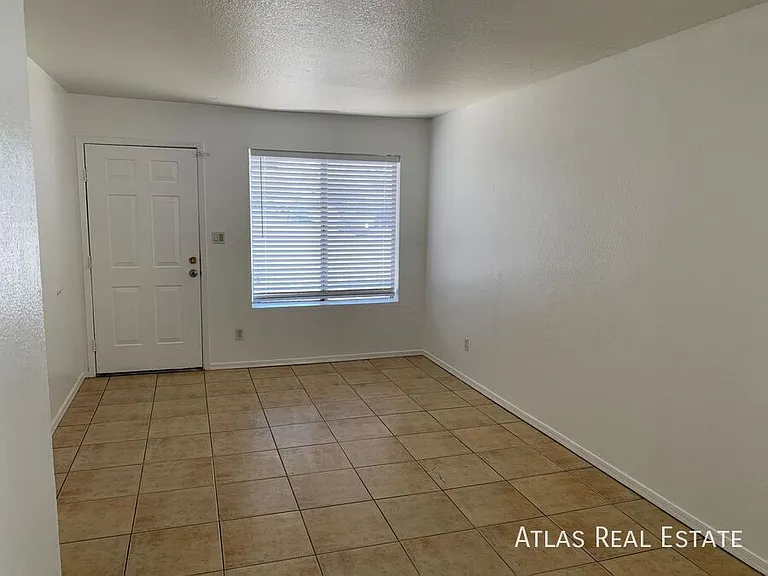 128 W Inglewood St #3 — Photo 2