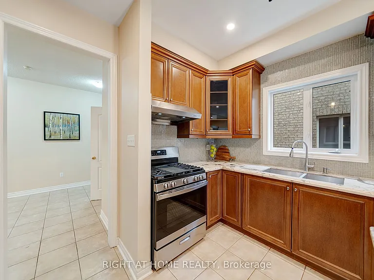 1030 Lonsdale Ln — Photo 9