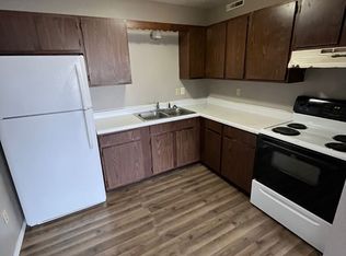1200 Meadow Ln APT B, Waterloo, IA 50701