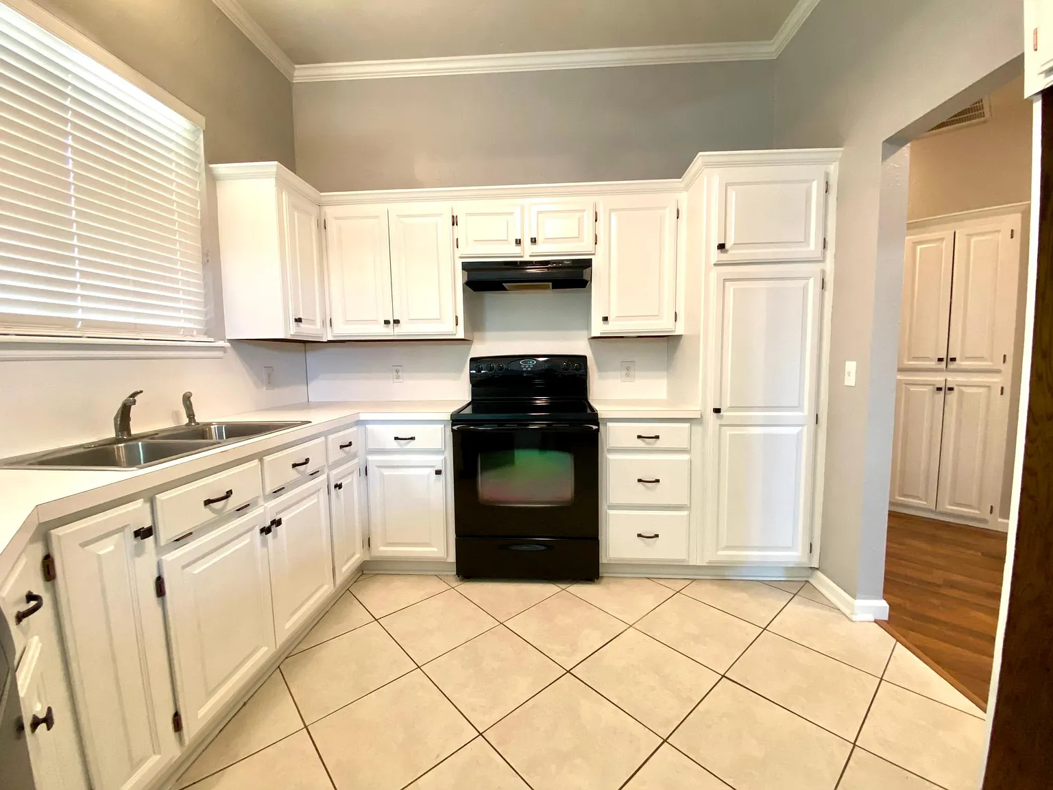1020 Pruett Dr — Photo 4