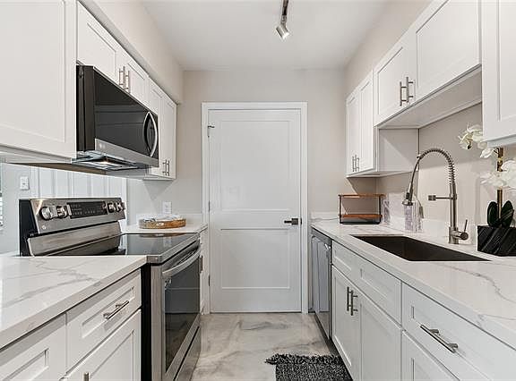 3rd image of 413 Sugar Pine St APT C