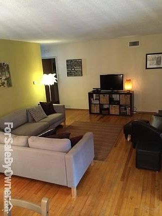 2nd image of 5239 Aurora Dr