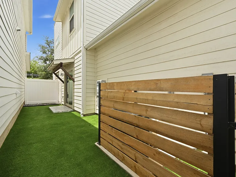 8201 Frida Bnd — Photo 27