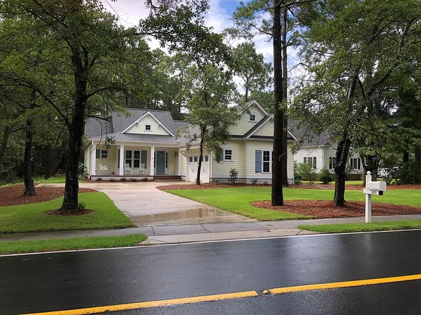 3615 Players Club Dr, Southport, NC 28461