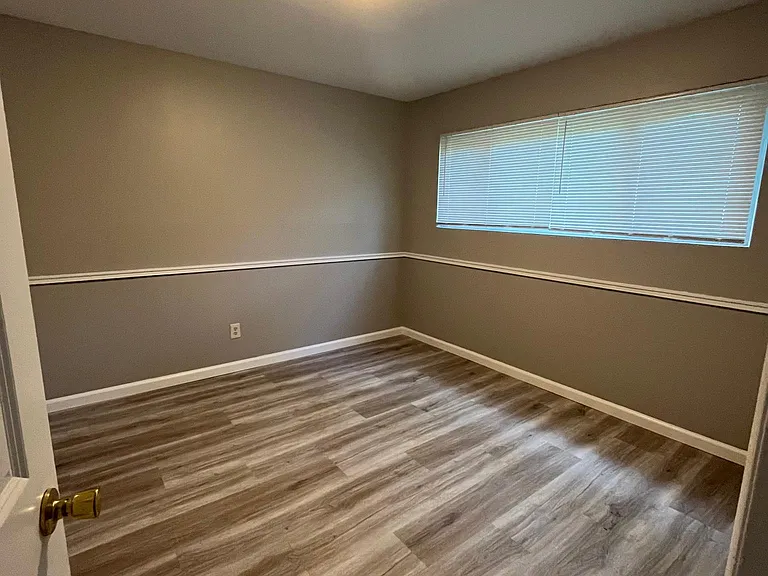 2571 Empire Dr — Photo 12