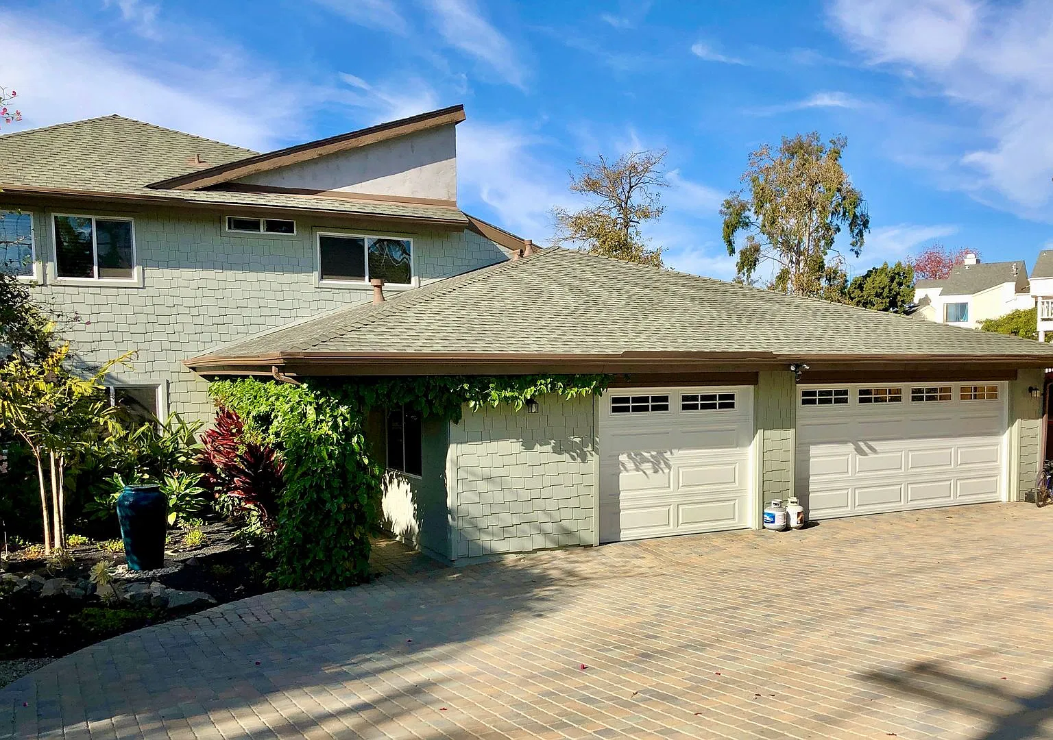 Exceptional Oceanside Retreat with Ocean Views, Resort-Style Outdoor Living & Spacious Interior — Photo 3