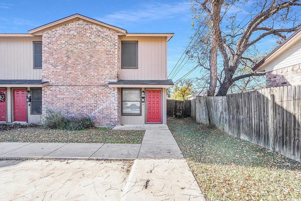 Building Photo - 3301 Aurora St #D