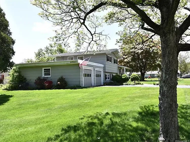 21 McDermott Cir — Photo 2