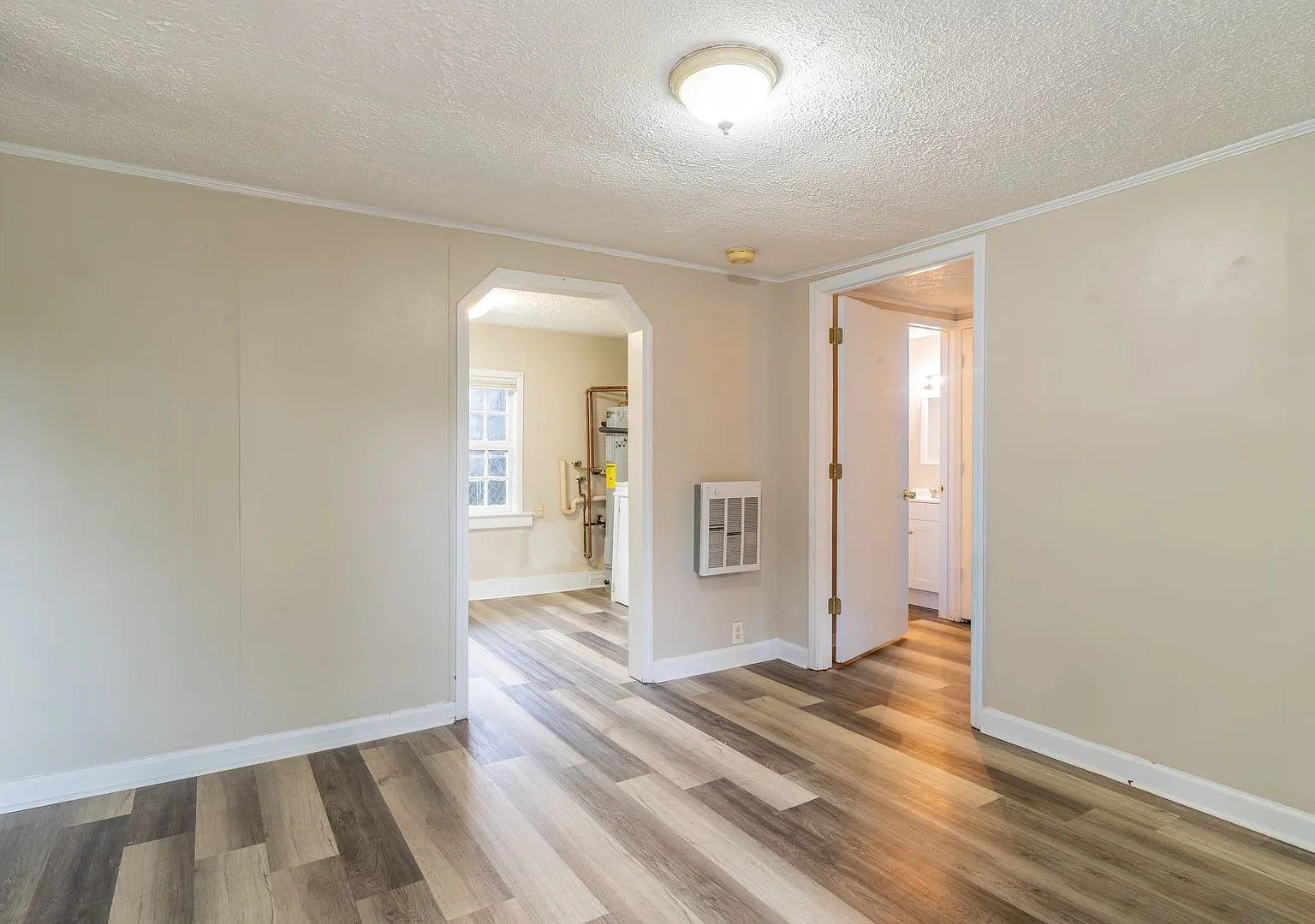 10th Ave 2924 **Charmaine (Yongye) — Photo 2