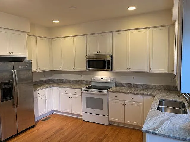 4 bed, 2512 sqft, $5,000 — Photo 4