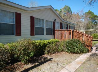 323 Friar Tuck Rd, Mary Esther, FL 32569