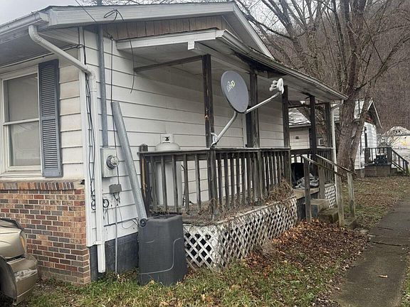 2nd image of 607 Waugh Ln