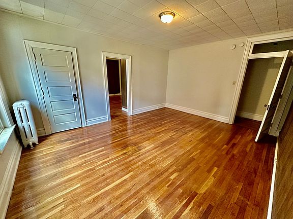 4th image of 1516 W Walnut St Floor 2