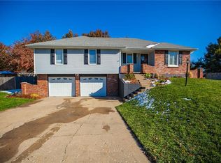 405 Meadowcrest Ct, Saint Joseph, MO 64506