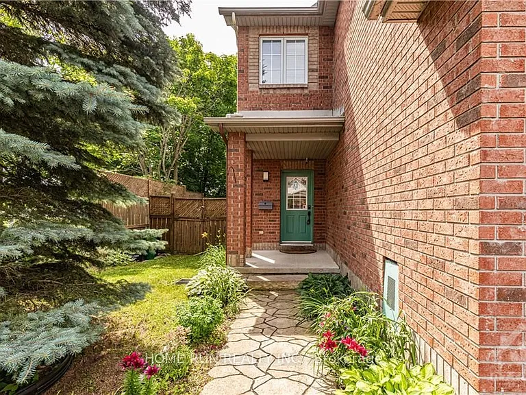 2 Borealis Cres — Photo 2