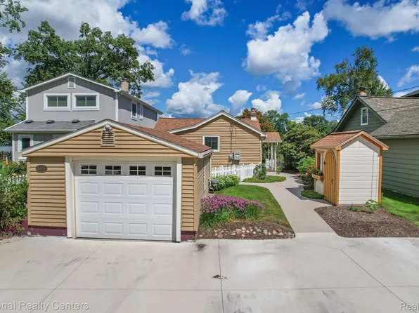 8428 Cascade St, Commerce Township, MI 48382