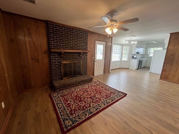 3rd image of 1209 Sidney Dr