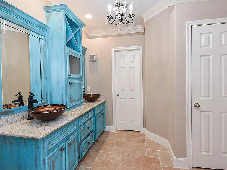 16915 Locust Springs Dr — Photo 18