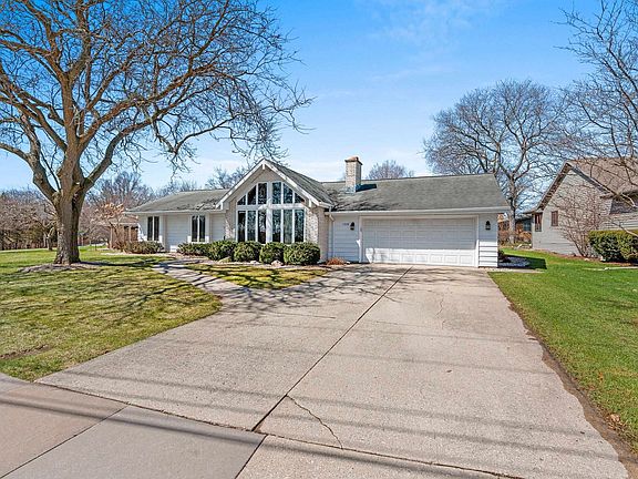 2nd image of 1028 Riverside Dr