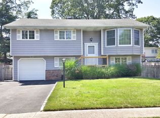 1612 Fairfax Ave, West Islip, NY 11795