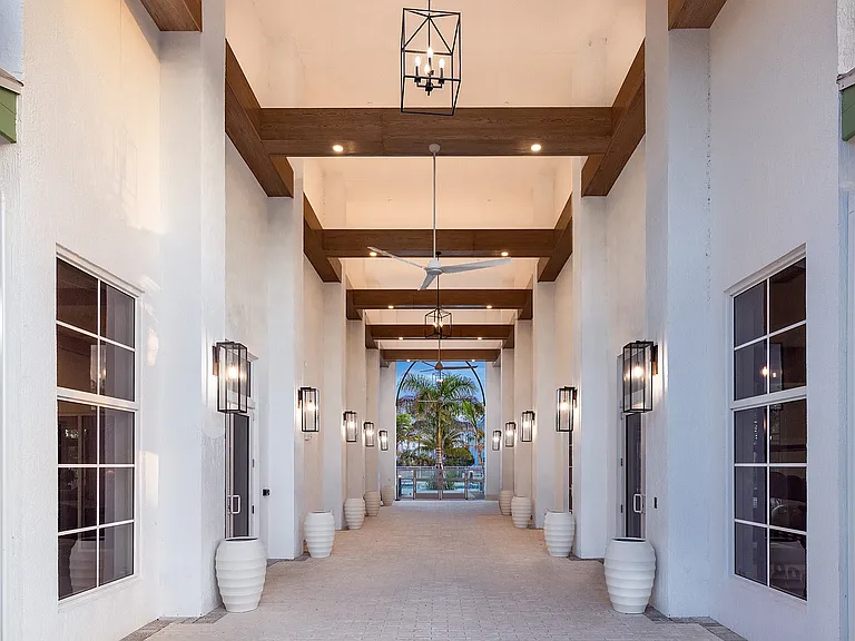 Marlowe Naples — Photo 24